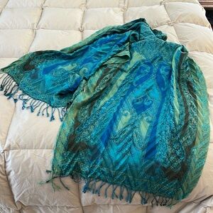 COLLECTION EIGHTEEN SCARF with fringe peacock colors